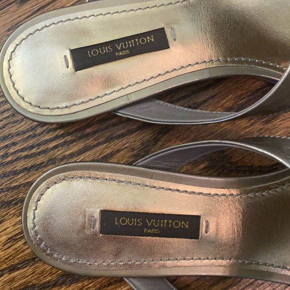 Louis Vuitton "No Doubt" Vernis Thong Sandals 37 - Picture 4 of 17